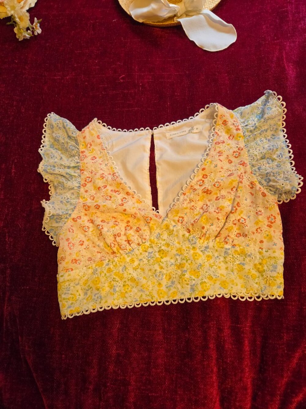 ALTERED STATE ADORABLE COTTON EYELET FLORAL TOP SIZE M LIKE NEW!!